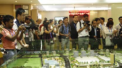 斗南花卉市场交易盛况让南亚东南亚媒体团叹为观止