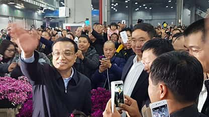 李克强总理夜逛斗南花市